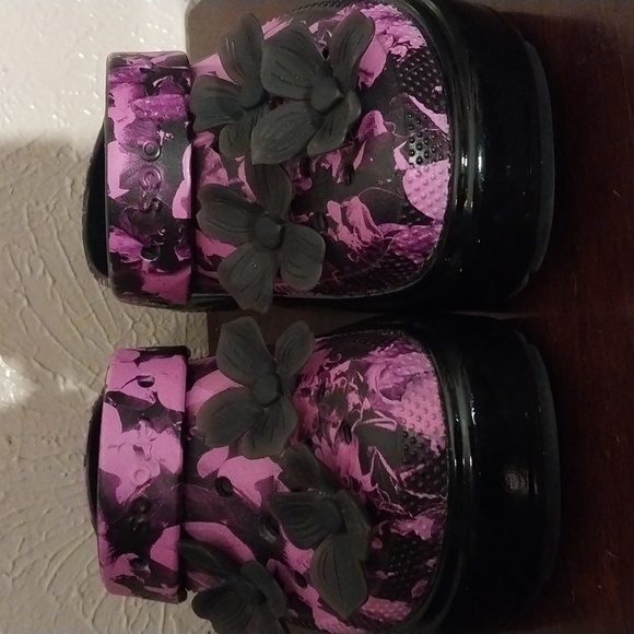 Crocs Clogs - Picture 3 of 10